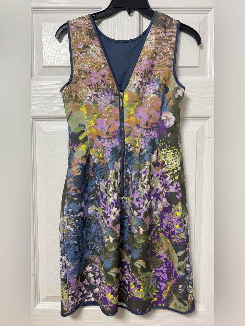 NEW! White House black market - Floral V-Neck Sleeveless Dress in Purple